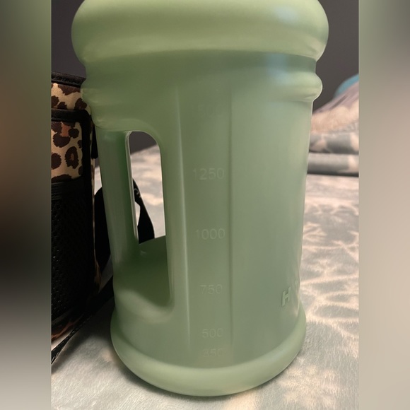Hydro jug w/ sleeve - Picture 4 of 4